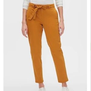 NWT CHINO PANT MID-RISE BANANA 🍌 REPUBLIC